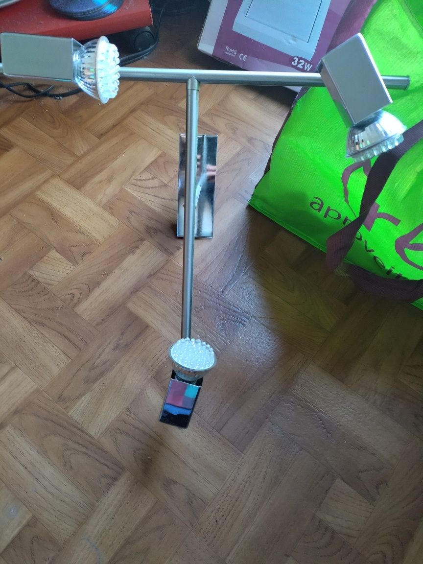 Candeeiro com 3 focos Led ajustável