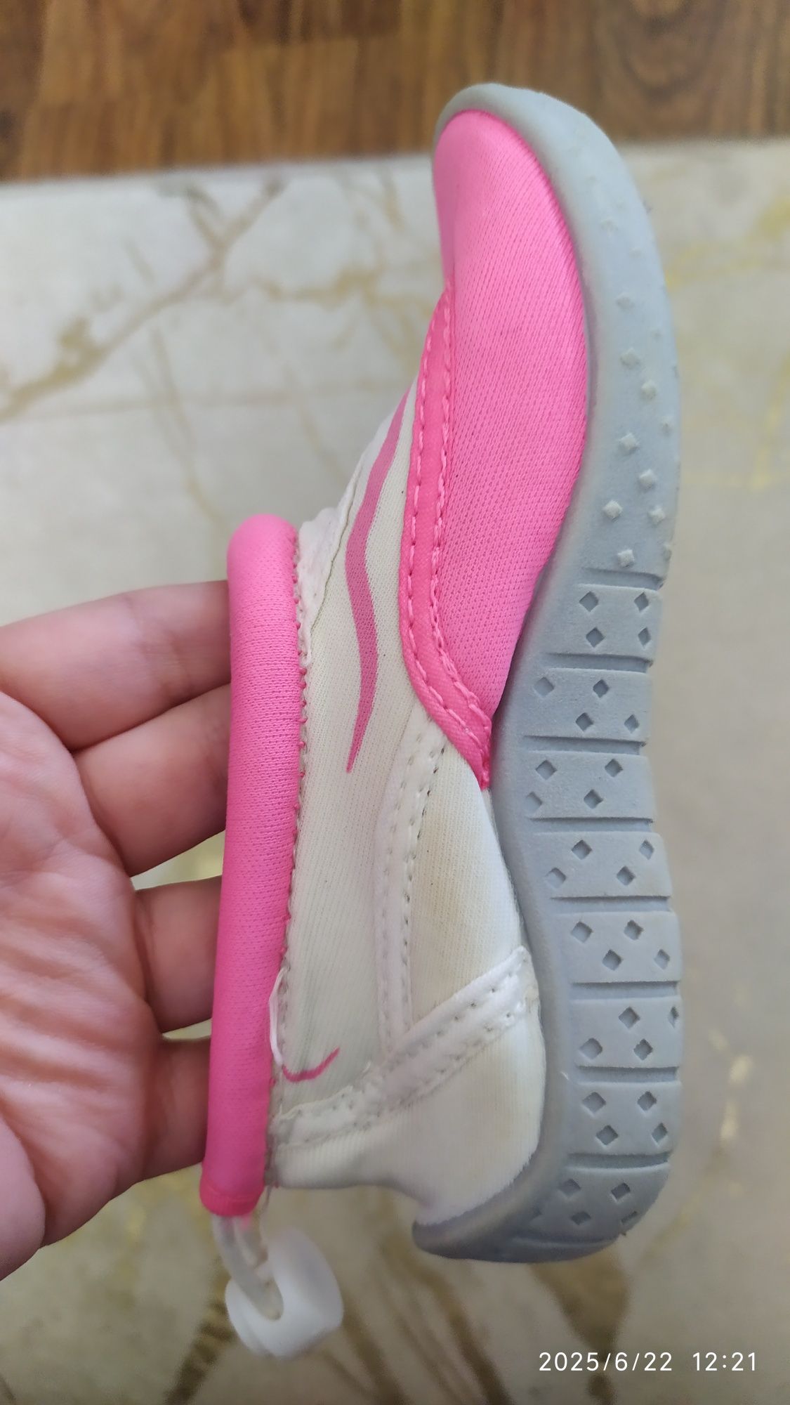 Buty do wody biało-różowe dla dziewczynki Blue Fin, r. 23