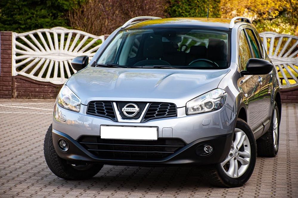 Nissan Qashqai+2 141km 6-bieg 4x4 Panorama Kamera Cofania