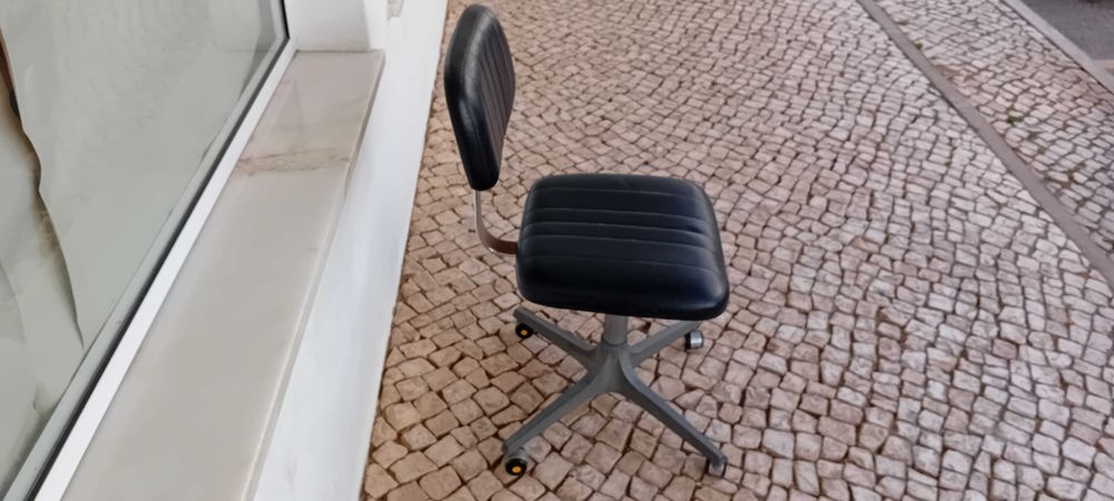 Cadeira Vintage de escritório rotativa da marca Handy