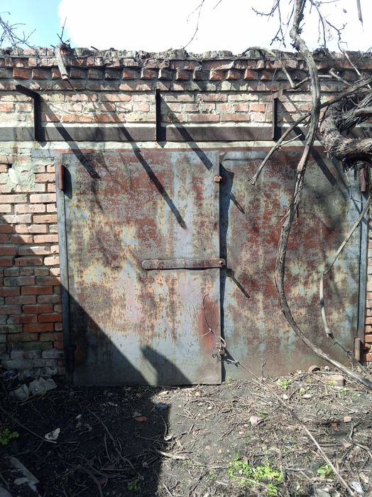 Гараж великий на дві машини під ремонт продам