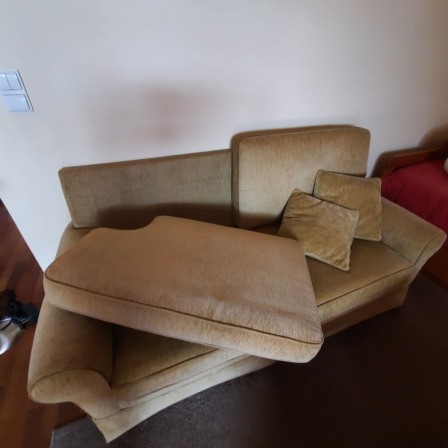 Sofá em tecido beje