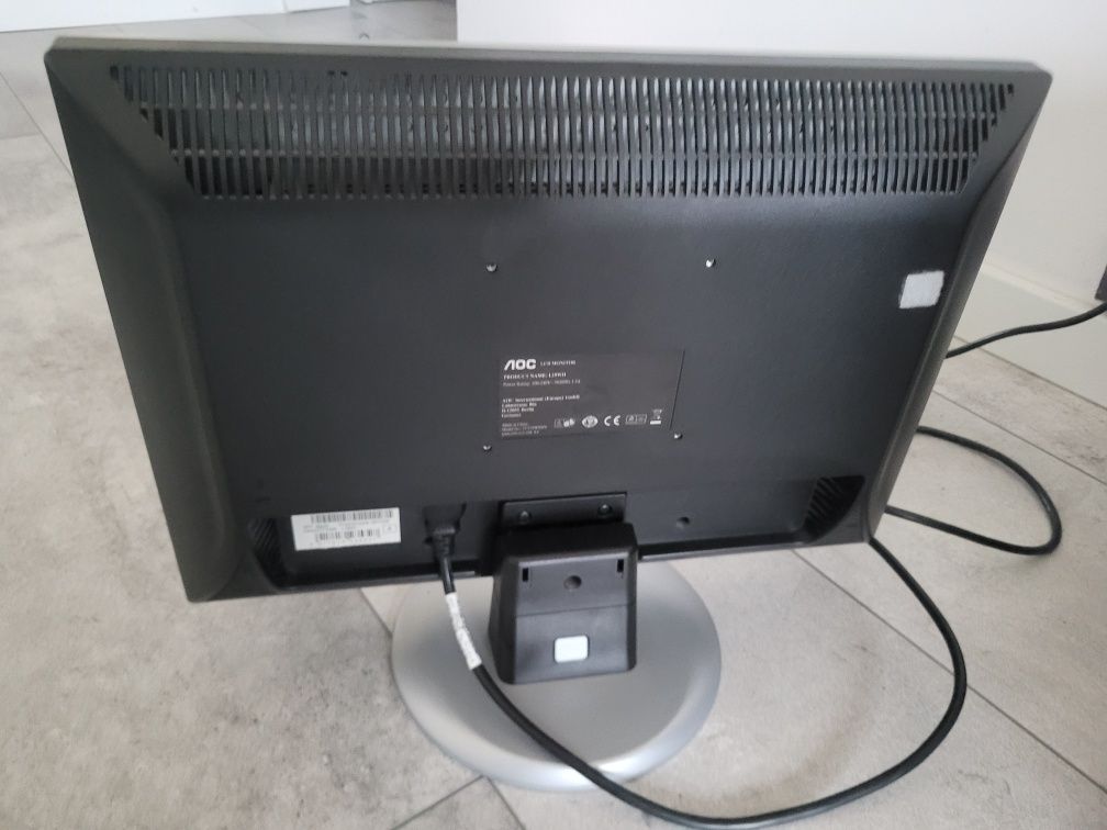 Monitor 19cali, klawiatura i myszka