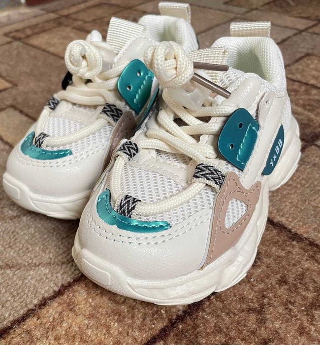 Кросівки дитячі нові