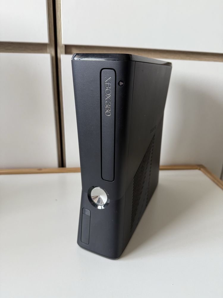 Xbox 360 ELITE + Kinect + Gry