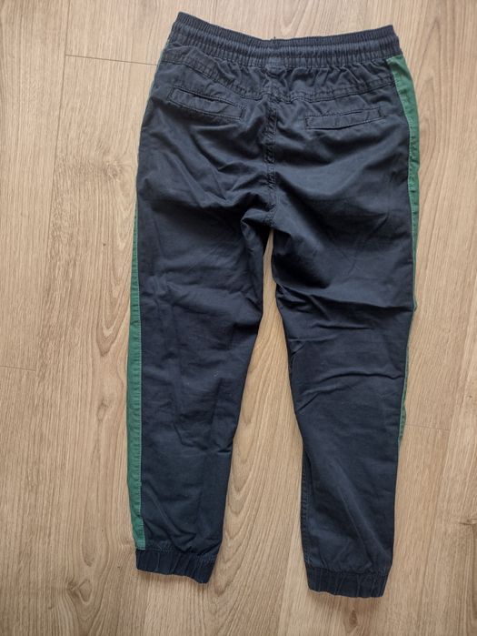 Spodnie joggery Reserved 134