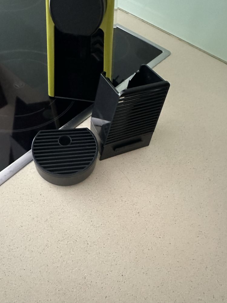 Maquina café Nespresso Essenza Mini