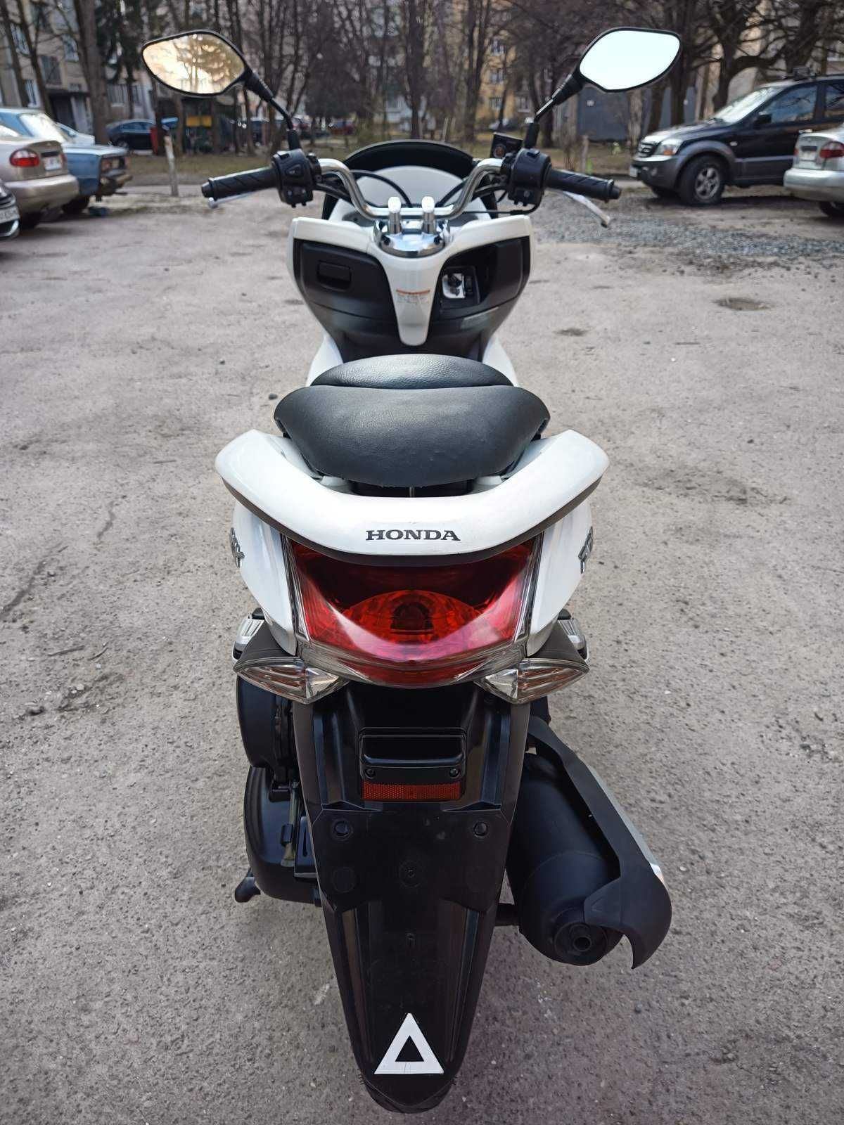 Honda PCX 125 скутер