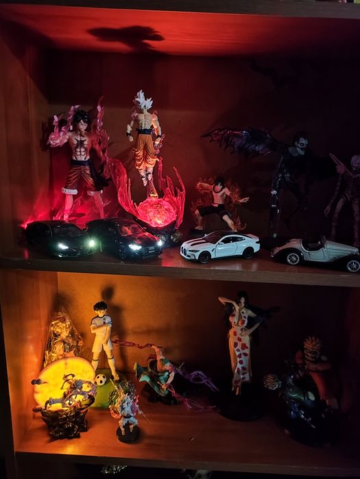 Action Figures e Carros de Coleção