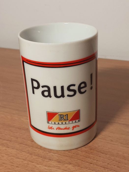 Kubek Pause! R1 Cigarettes