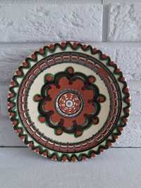 Ceramiczny talerz ścienny ręcznie malowany.