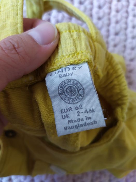 Ogrodniczki rampers niemowlęce spodenki musztardowe spodnie wiosna 62