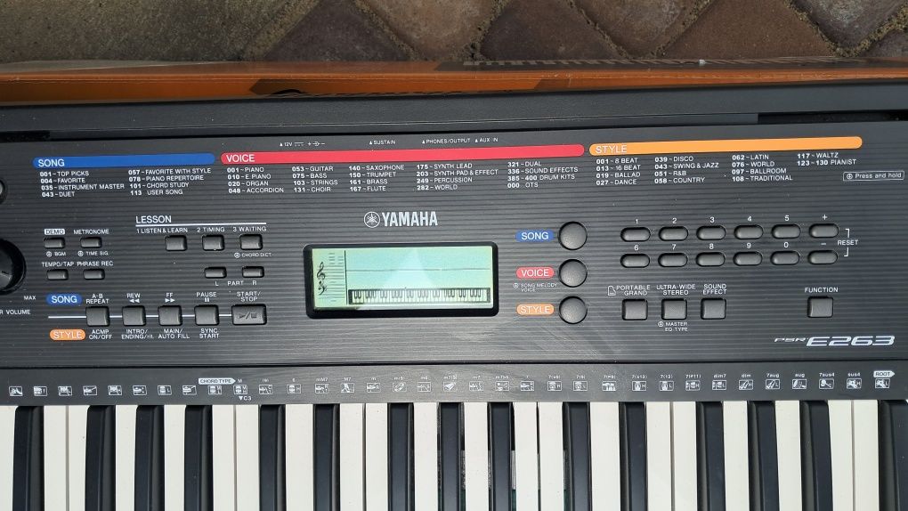 Keyboard Yamaha ESR 263
