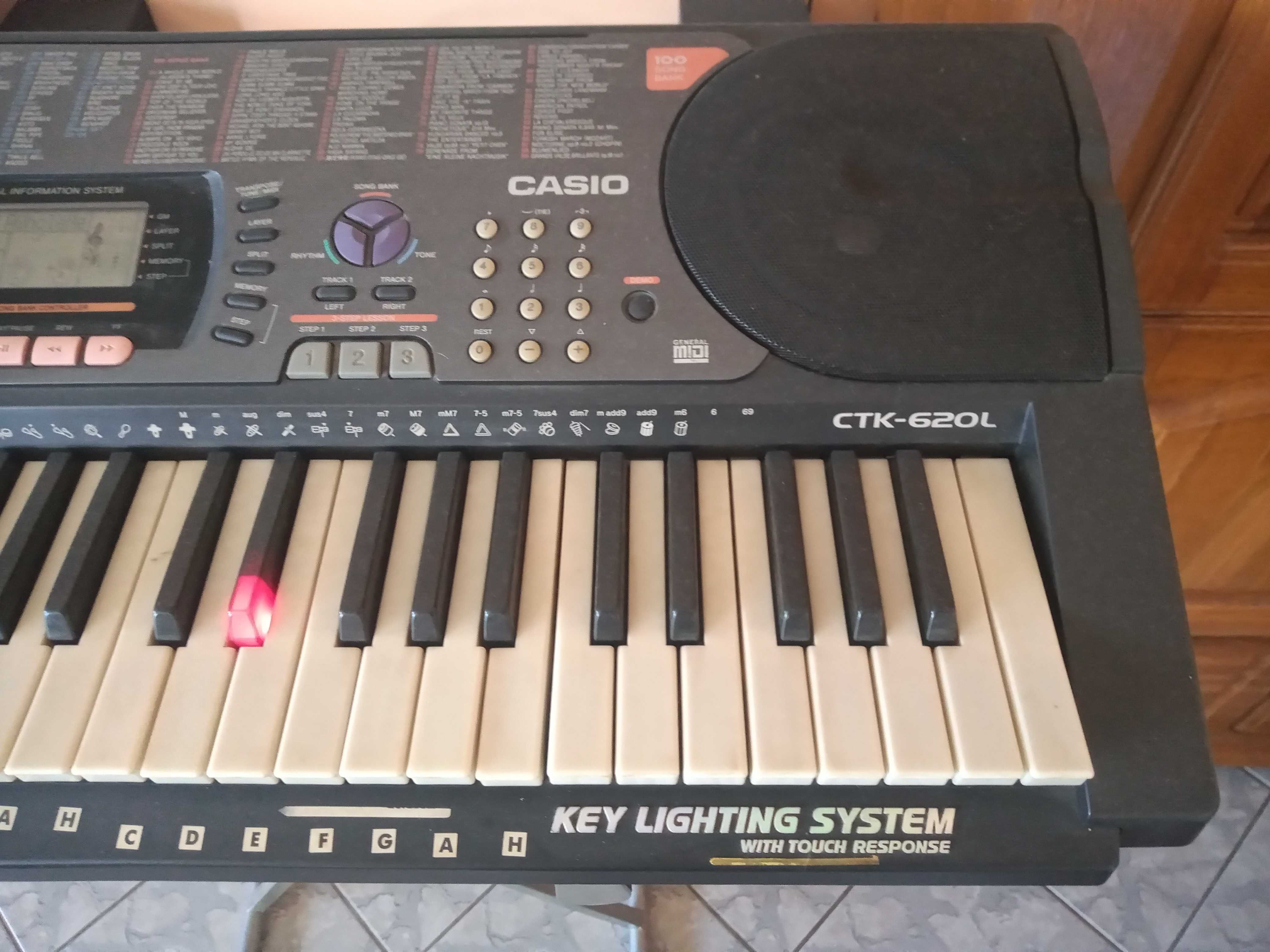 keyboard Casio CTK-620L ze stojakiem