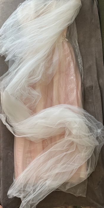 Весільна сукня з аксесуарами