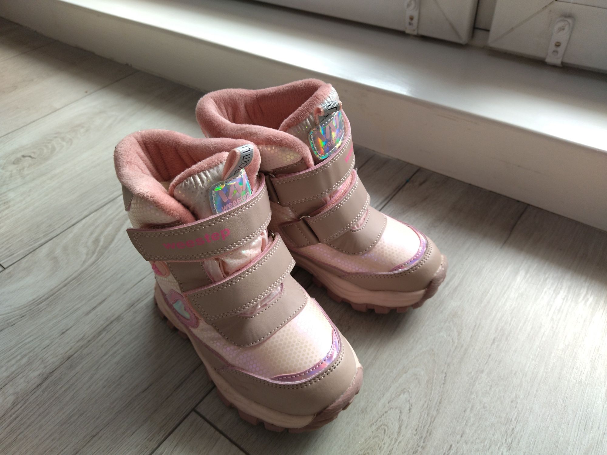 Sprzedam buty zimowe śniegowce Weestep r. 26 dł. wkładki 16,5 cm