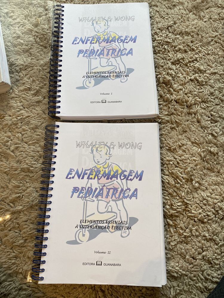 Livro de enfermagem pediátrica em 2 volumes