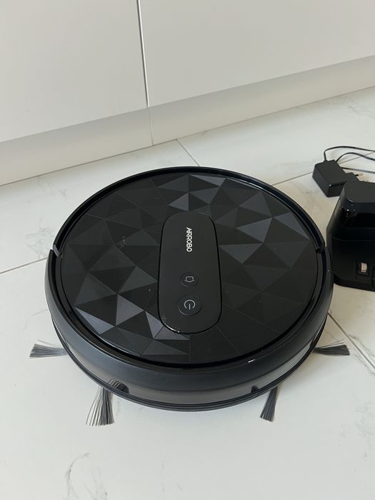 Робот пилосос Airrobo