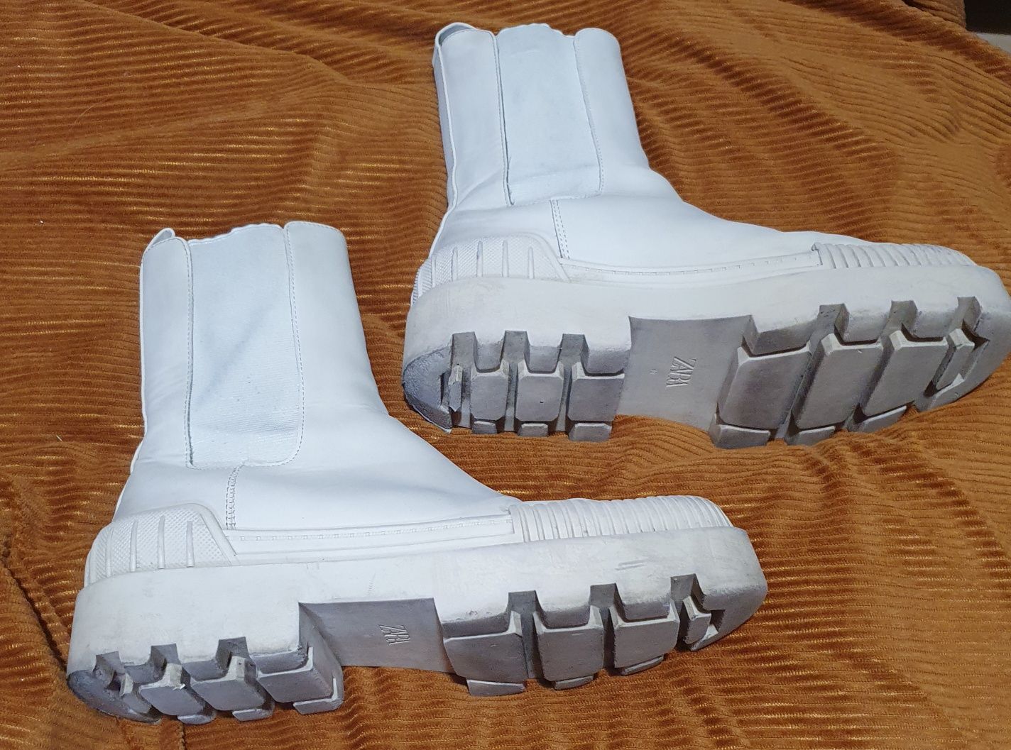 Buty sztyblety, beżowe, ZARA, rozm. 40.