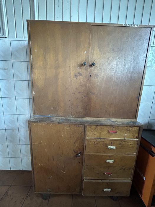 Oddam starą  warsztatową szafę z szufladami