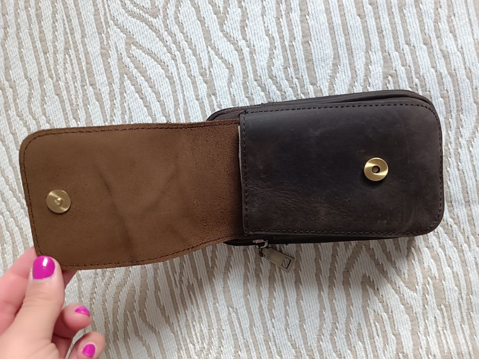 Bolsa de cintura em couro