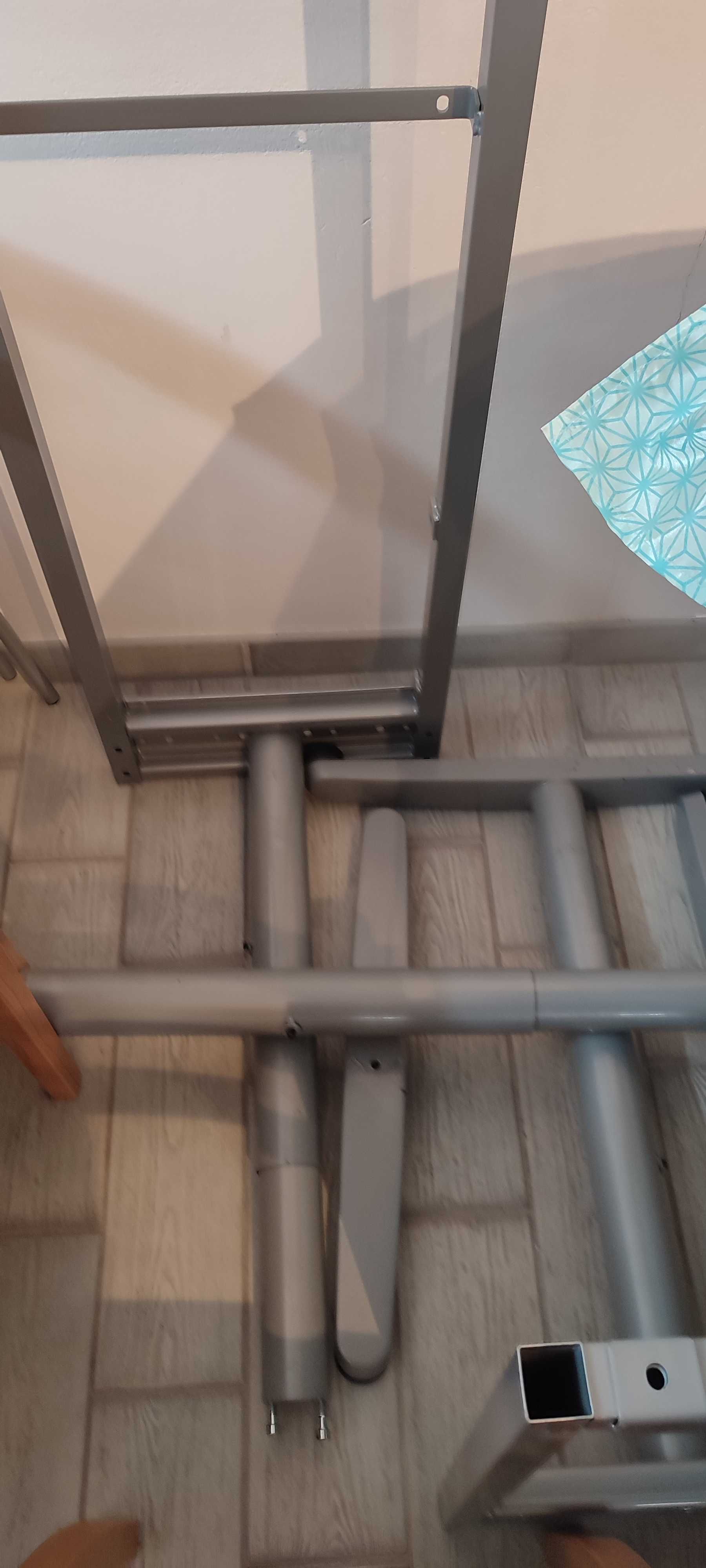 Sprzedam solidne biurko z metalowymi nogami firmy IKEA