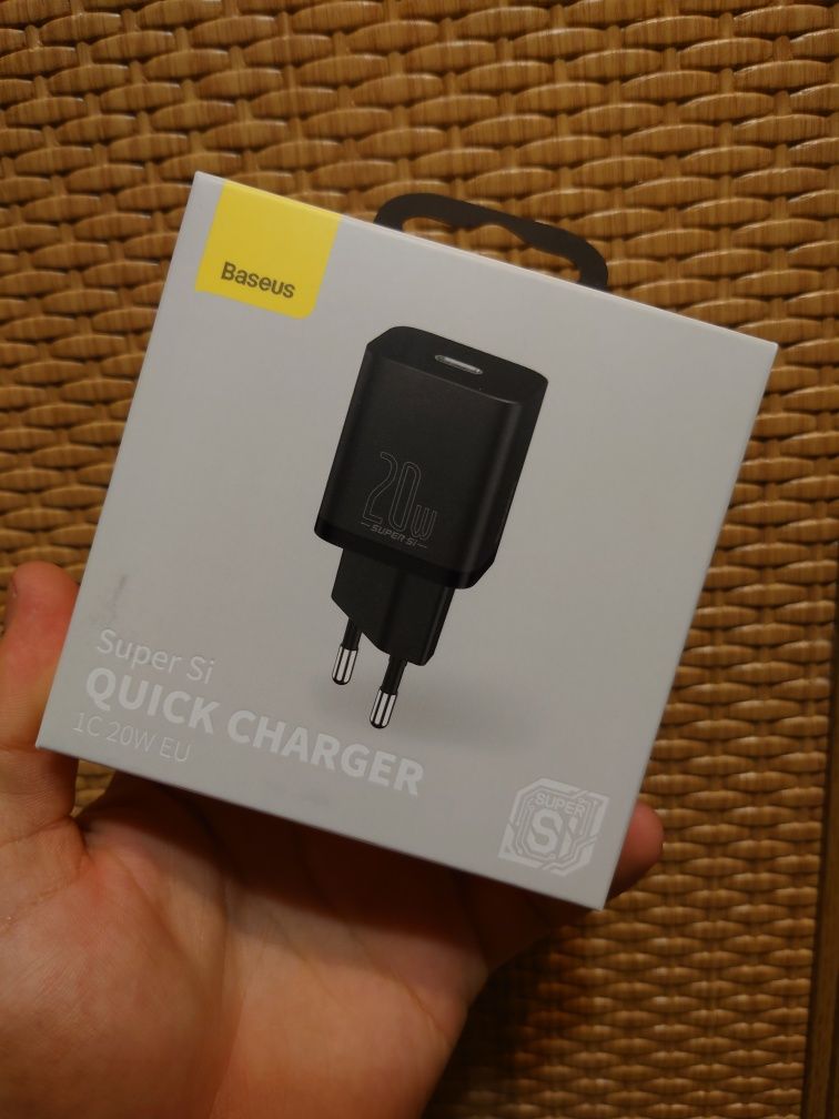 Зарядное устройство Pixel 8 Pro Baseus Super Si Quick Charger 20W