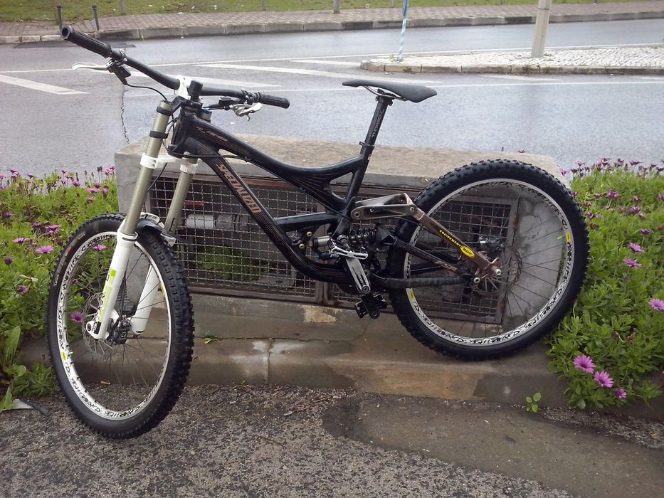 Bicicleta de downhill Specialize Demo 8