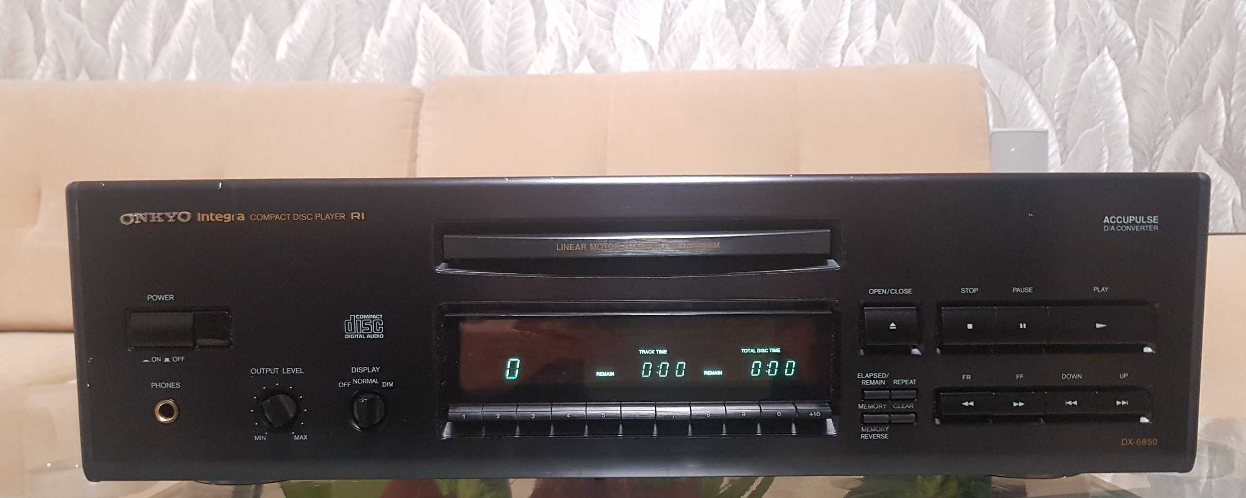 CD проигрыватель  Onkyo Integra DX-6850/black/ Optical made in Japan