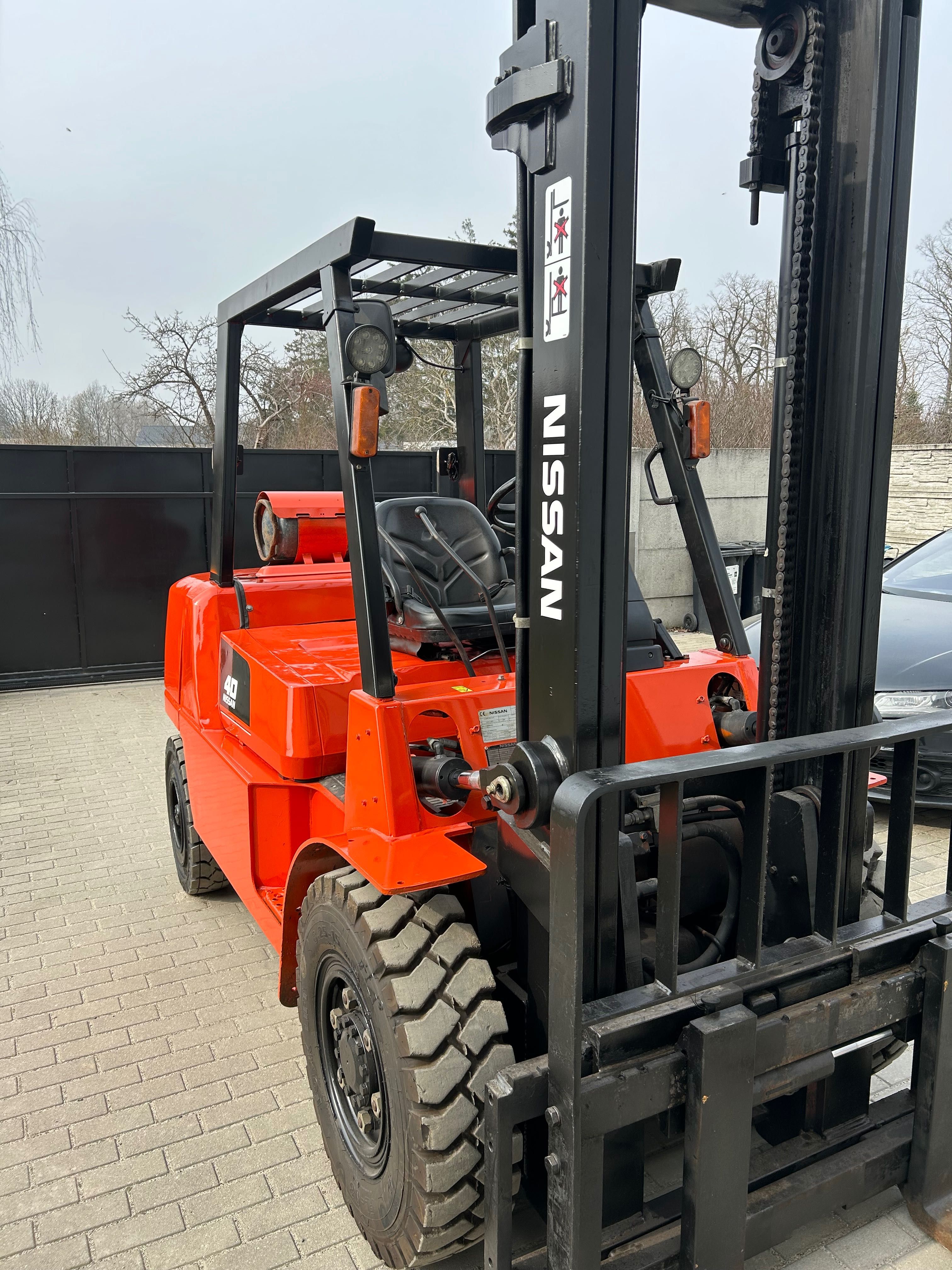 Szprzedam wózek widłowy Nissan 40