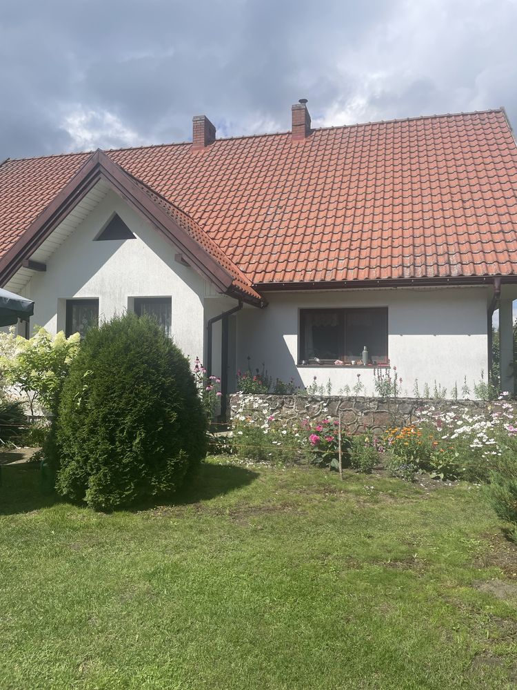 DOM z dużą  działką  przy jeziorze