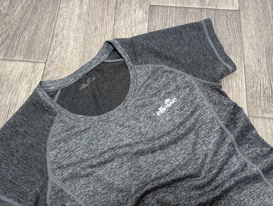 Спортивна зональна футболка від Ellesse