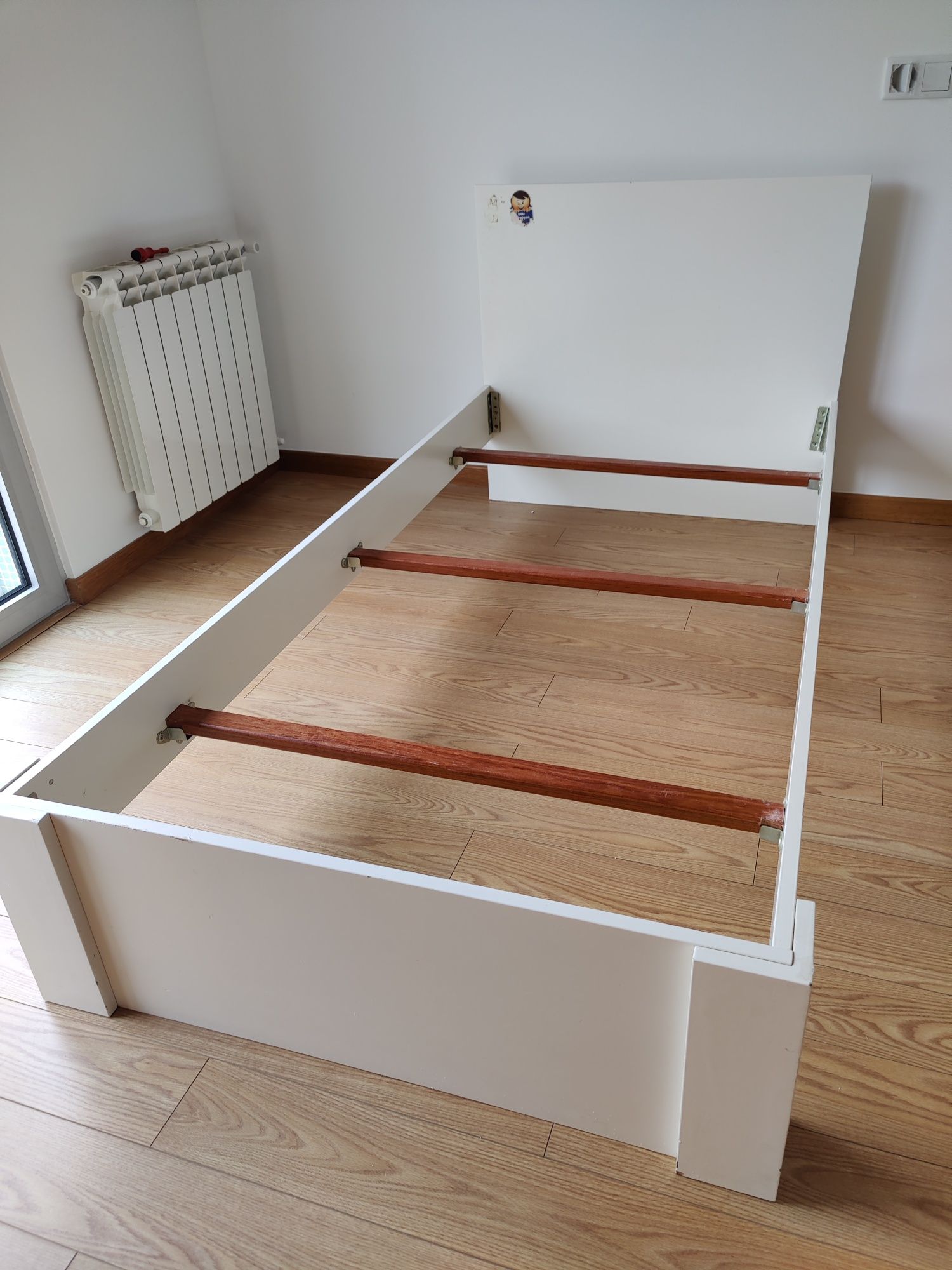 Cama de Solteiro em Madeira Maciça – Lacada a Branco