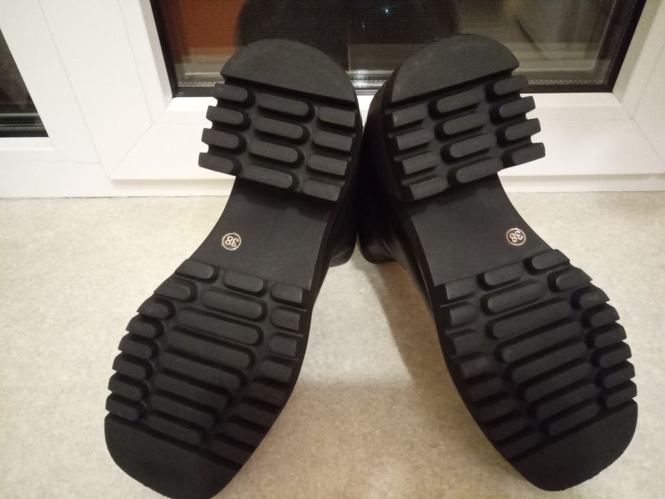 Женские зимние ботинки