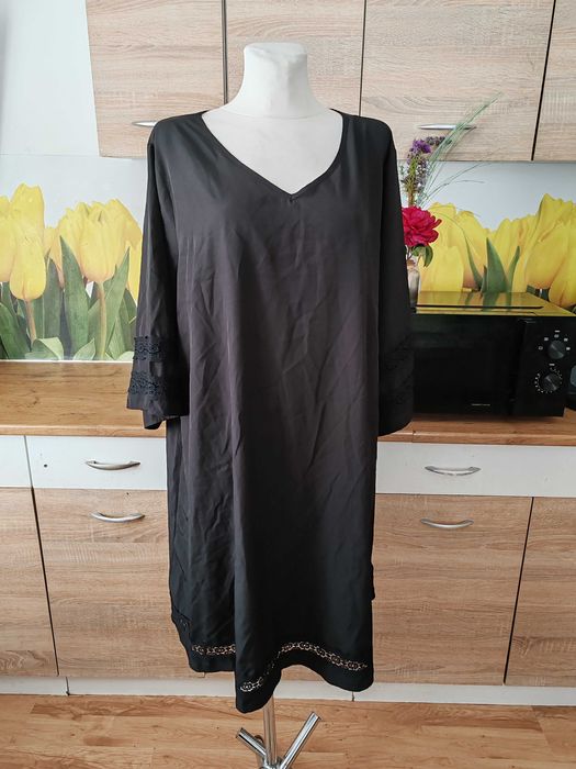 Czarna lekka ciekawa sukienka z koronką rozmiar ok 48/50 poliester