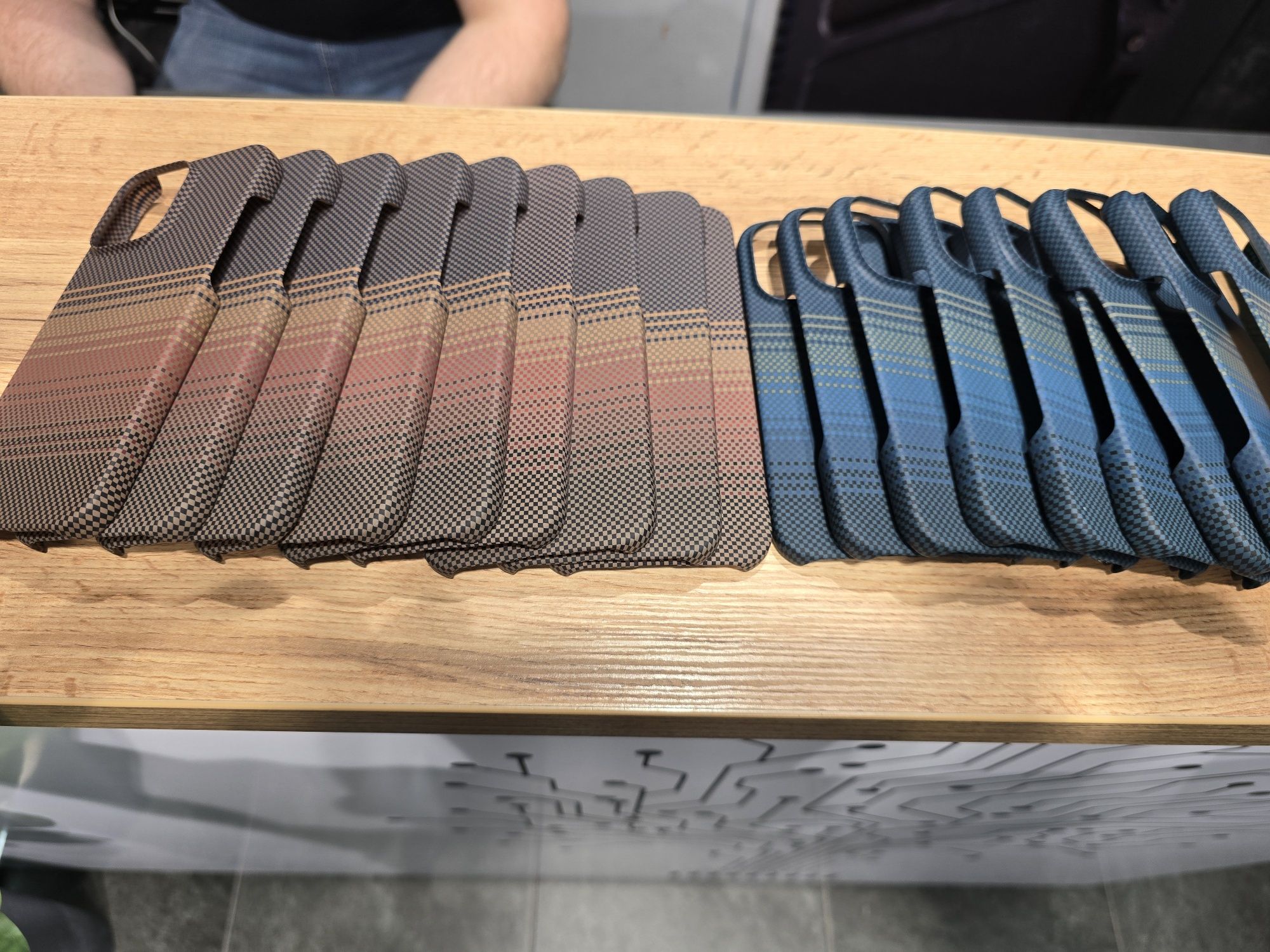 Чохоли на iPhone 15-16 pro/max як Pitaka
