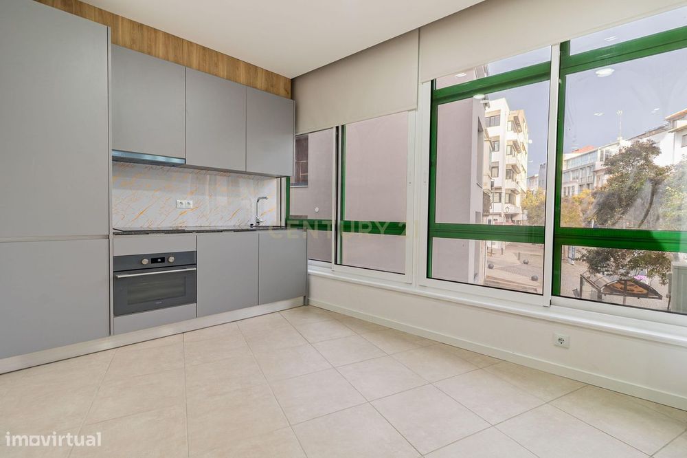 Estúdio T0 Renovado com Vista Panorâmica em Bragança