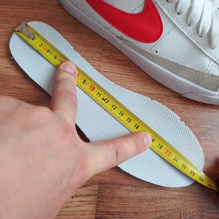 оригінальні шкіряні Nike р36.5 довжина устілки по факту 23.5см