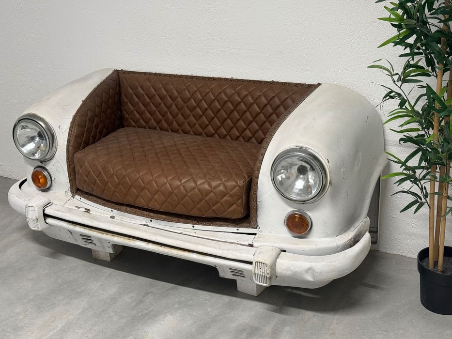 Sofá Automóvel estofado em pele