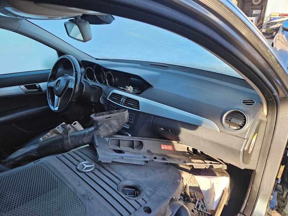 Mercedes Benz W204 lift kombi kolor 779