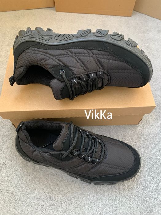 Чорні теплі кросівки