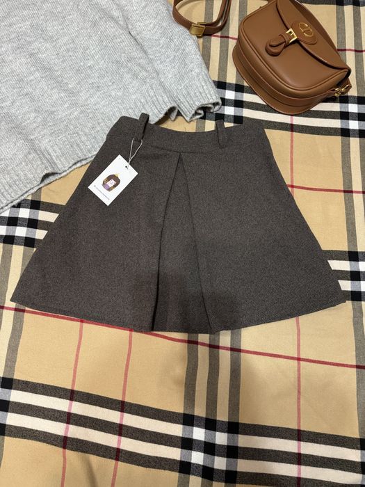 Продаю класну твідову юбку нову дуже стильову