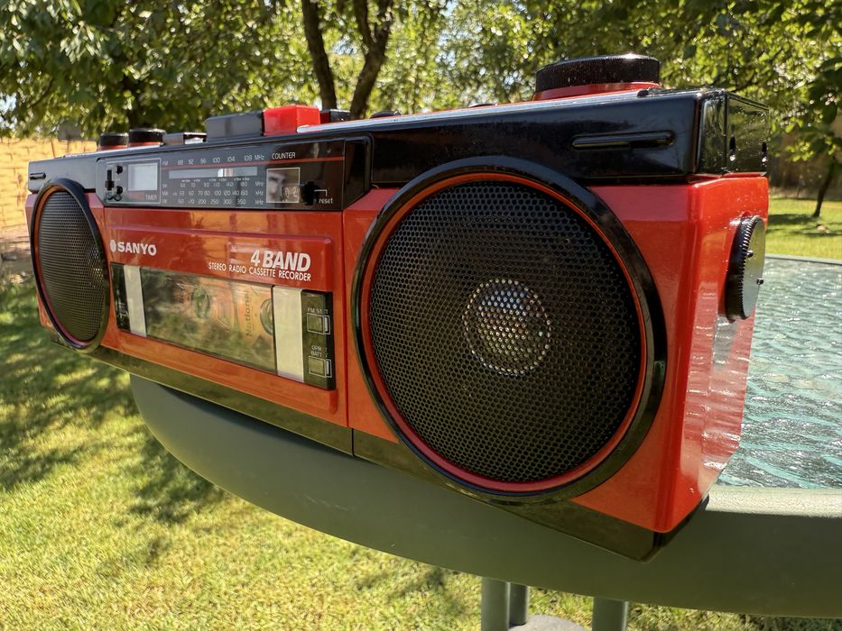 Продам магнитолу SANYO M-S350LE