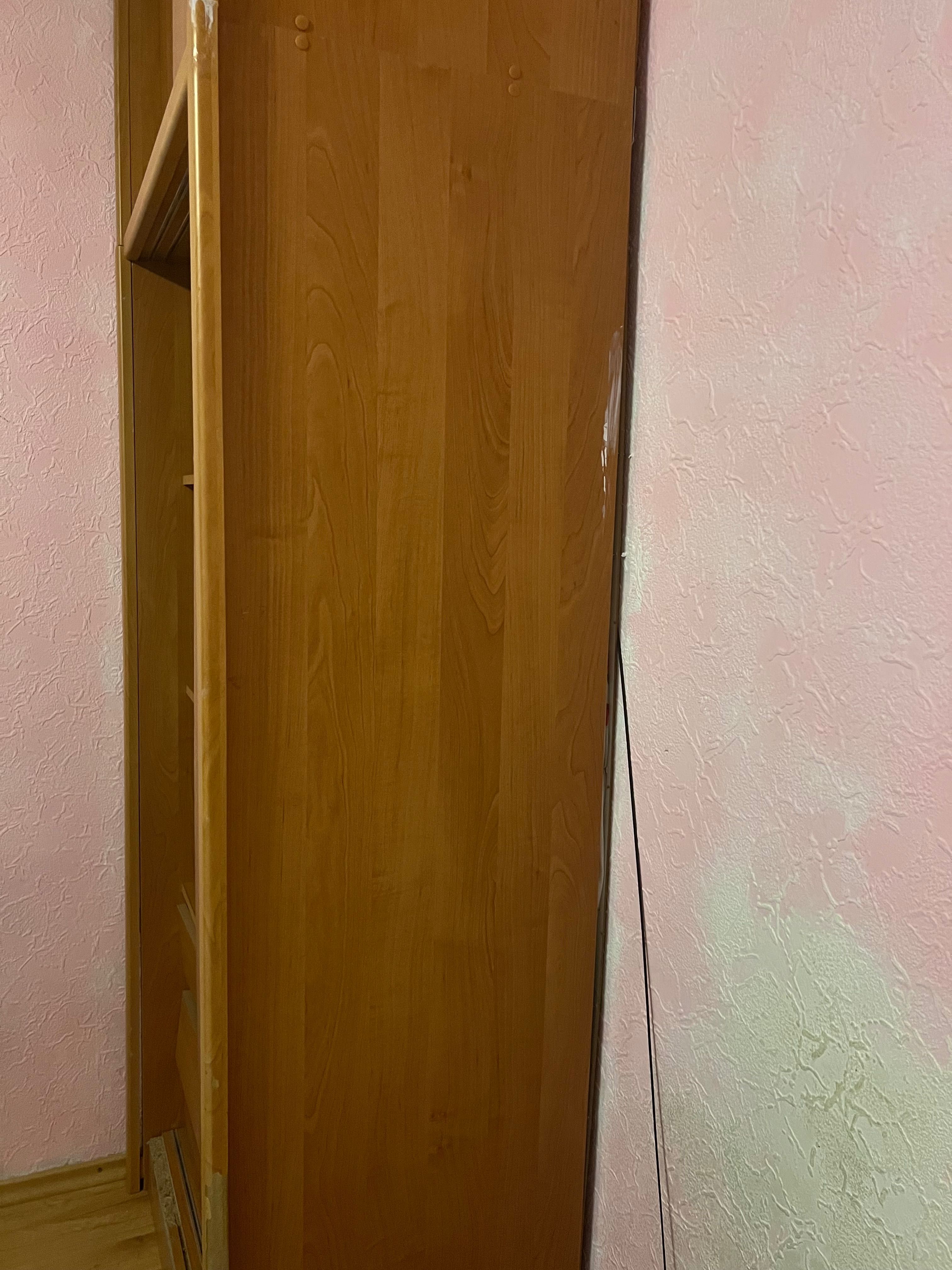 Продам трюмо із дзеркалом та шафу