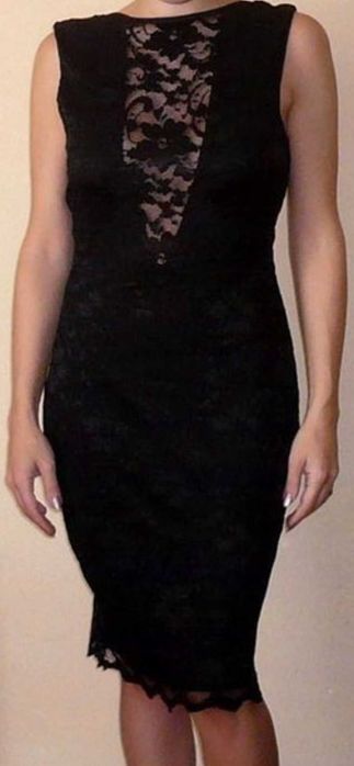 vestido de comprimento medio rendado