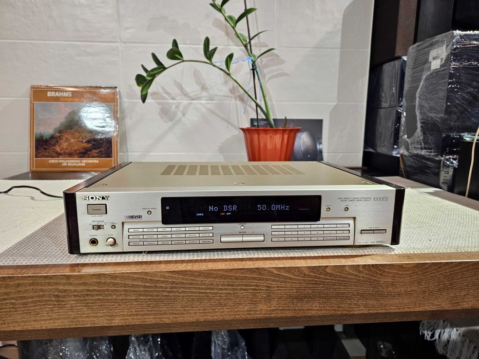 Цифровий тюнер Sony DAR-1000es