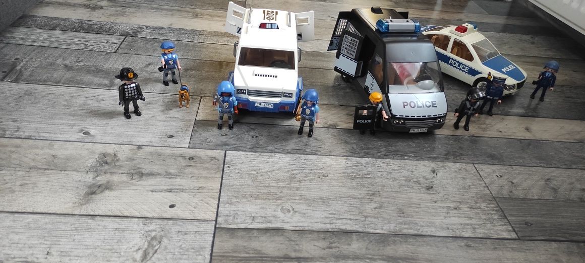 Pojazdy policyjne PLAYMOBILE z figurkami, zestaw