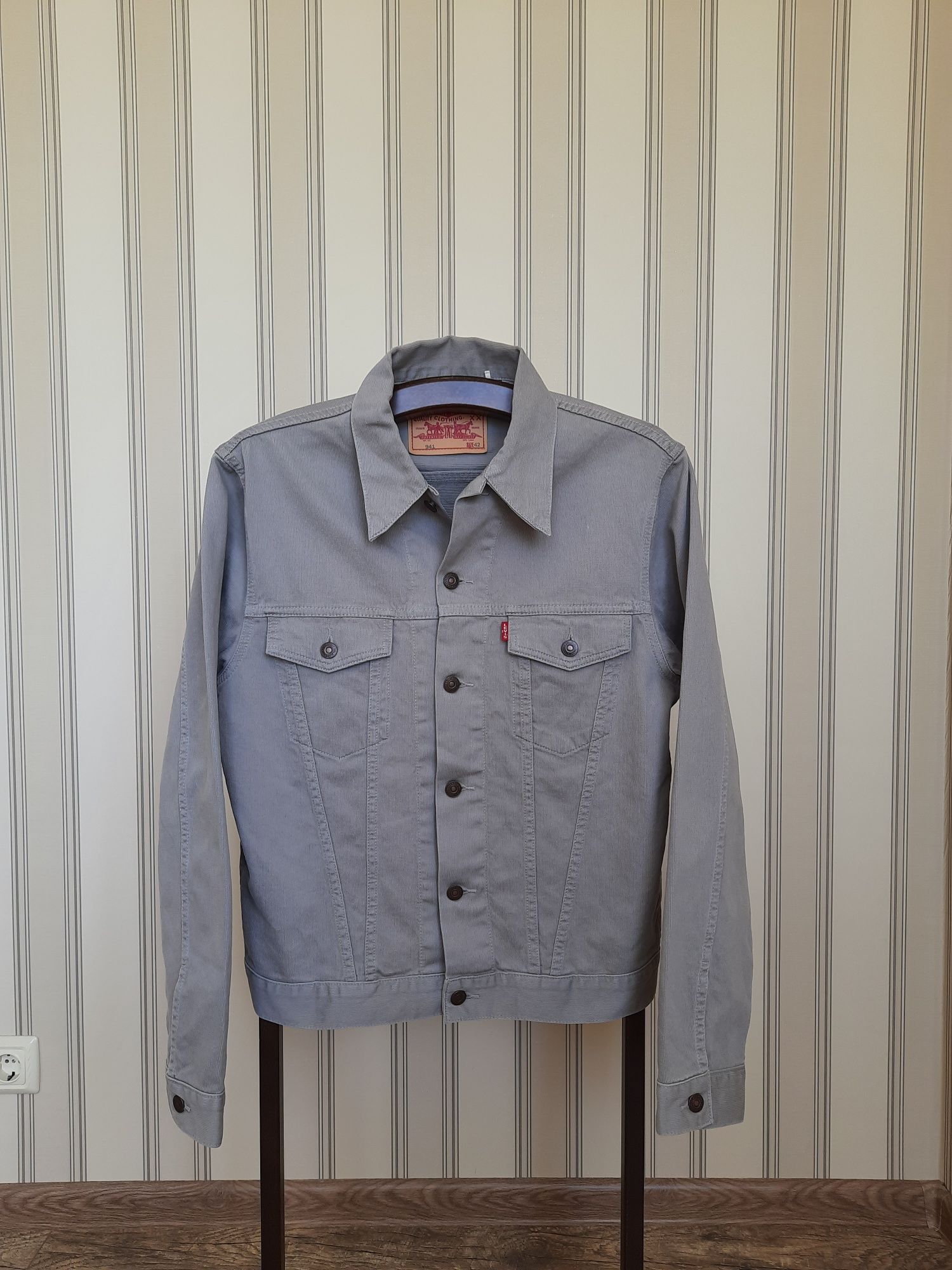 Куртка муж Levis 941 раз L (48-50),цена 1200 гр(оригинал,новая)