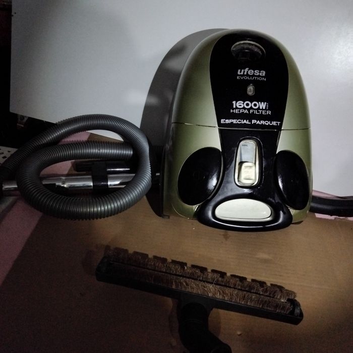 Aspirador ufesa a funcionar