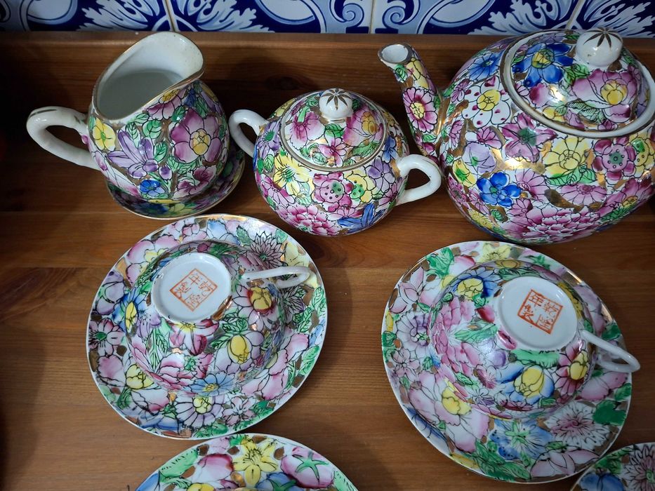 Conjunto de chávenas e bule, açucareiro e leiteiro chinesa